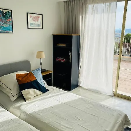 Panoramic Sea View Penthouse With Jacuzzi And 450 Sqm Terrace 昂蒂布